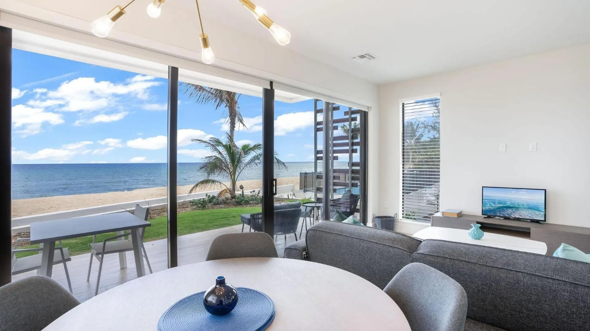 Silver Reef 3 Oceanfront Condo North Side Semesterbostad