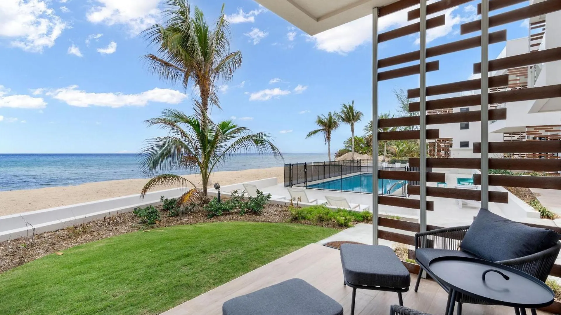 Silver Reef 3 Oceanfront Condo North Side Semesterbostad